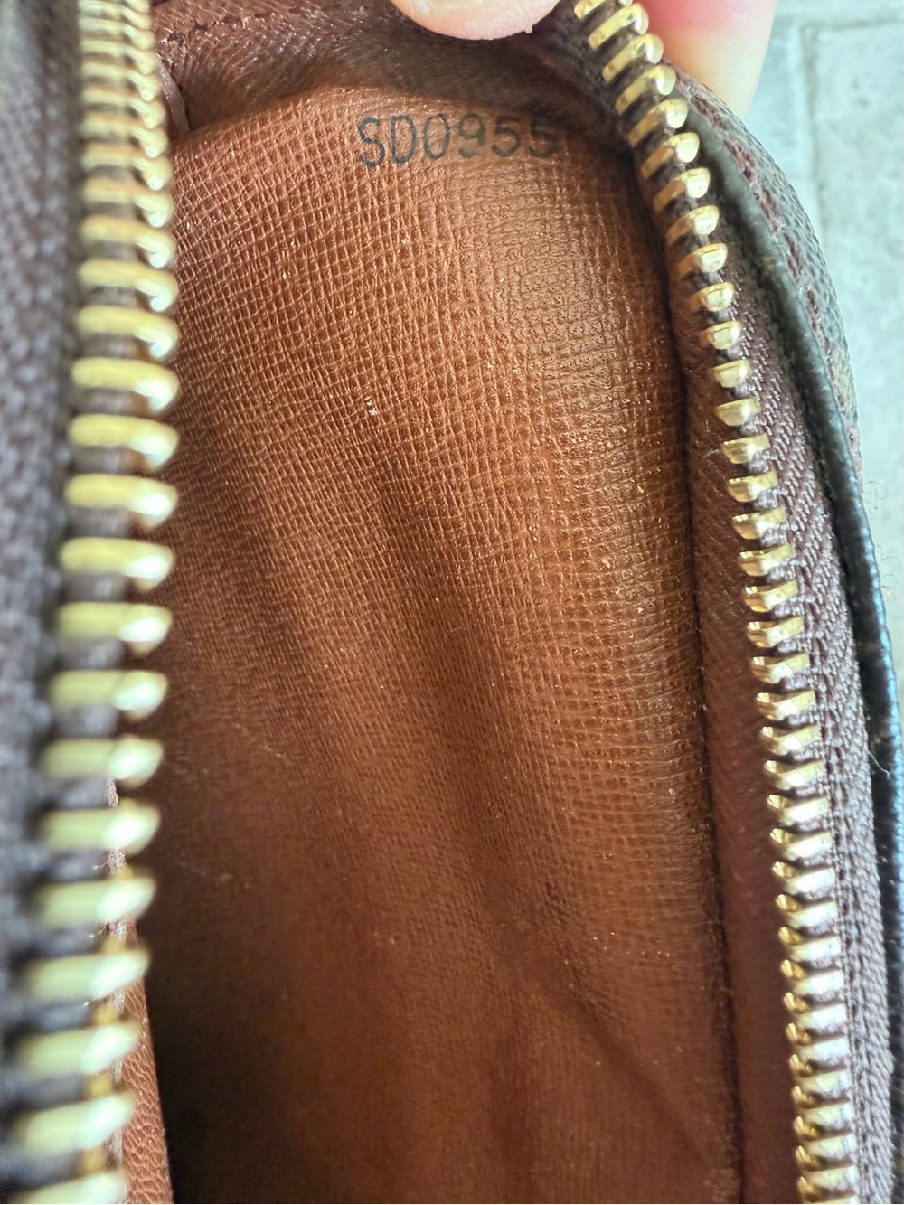 Louis Vuitton Vintage Marly Dragonne GM Monogram Clutch - Picture 10 of 16